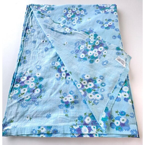 Vintage 1970s flat/top sheet, blue, white green small flowers, twin size bed - Picture 6 of 8